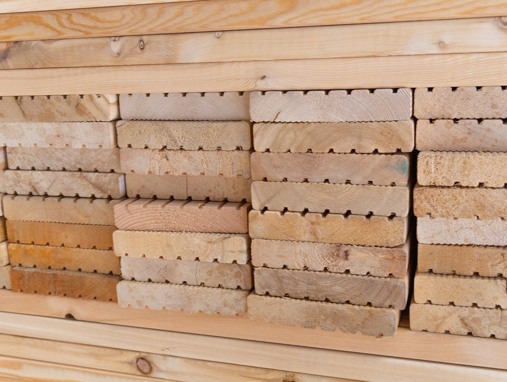 Отсутствие сквозных выпавших сучков даже в самом низком сорте СД